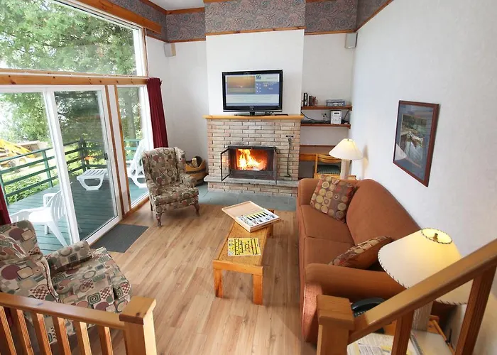 Deluxe Three-Bedroom Cottage