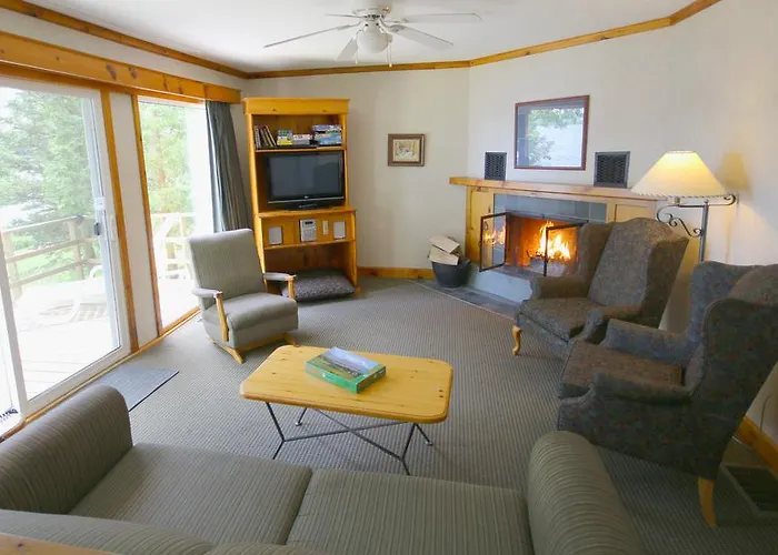 Deluxe Three-Bedroom Cottage