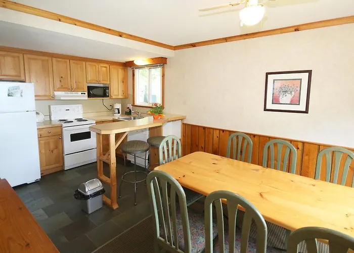 Deluxe Three-Bedroom Cottage