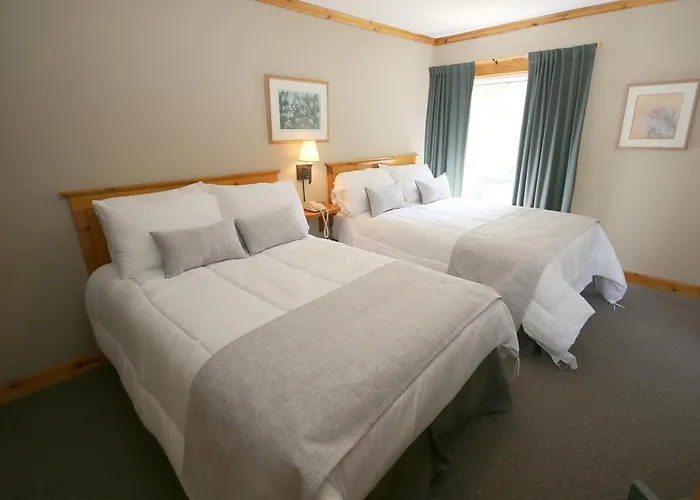Deluxe Three-Bedroom Cottage